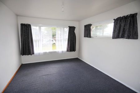STUDENT ACCOMMODATION – THREE BEDROOM HOUSE + STUDY - Photo 4