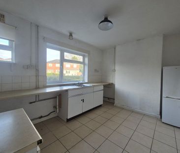 Grove Road, Wollescote, Stourbridge, DY9 - Photo 6