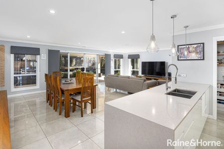 SPACIOUS FOUR-BEDROOM HOME - Photo 2