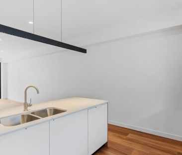 Brand New Modern Townhouse - City Convenience & Lifestyle Living - Photo 3