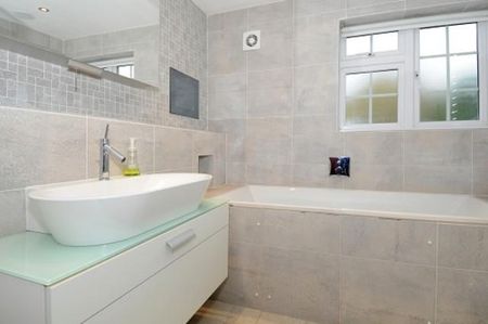 Heathside Road, Moor Park, Northwood, HA6 - Photo 5