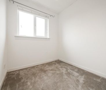 4 bedroom semi-detached house to rent - Photo 5