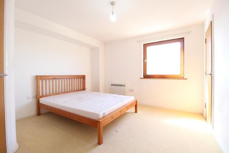 1 Bed Flat, Icon Building, IG1 - Photo 5