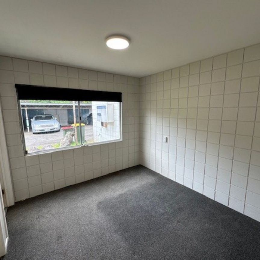 2/17 Woodbine Avenue - Photo 1