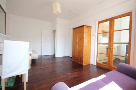 South Villas, Camden, London - Photo 2