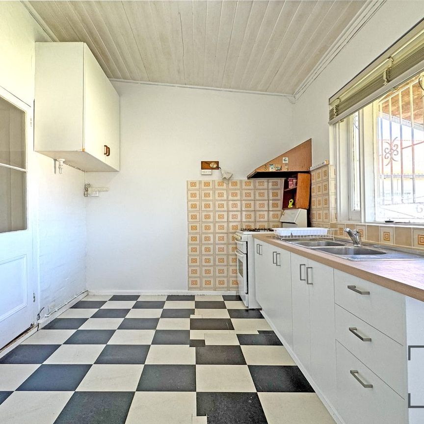 Rear Flat for Rent – Private & Convenient in Great Location - Photo 1