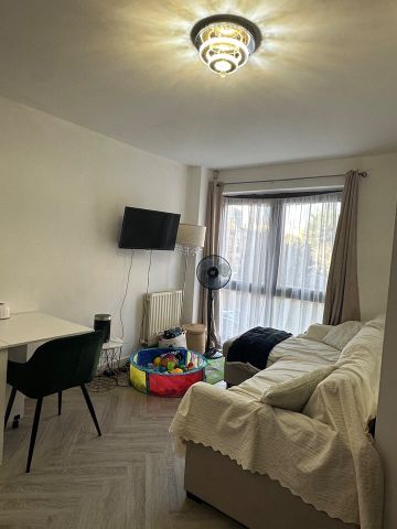 Room in a Shared House, Follett Street, E14 - Photo 3