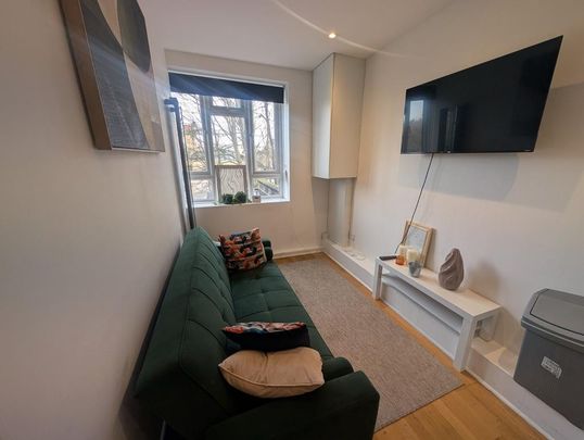 3 bedroom flat to rent - Photo 1