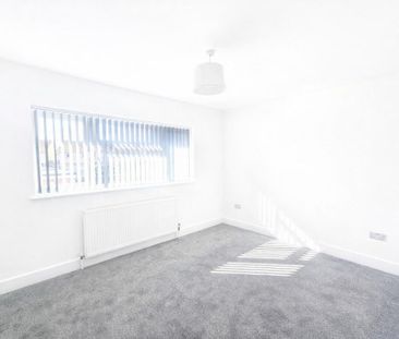 4 bedroom semi-detached house to rent - Photo 3