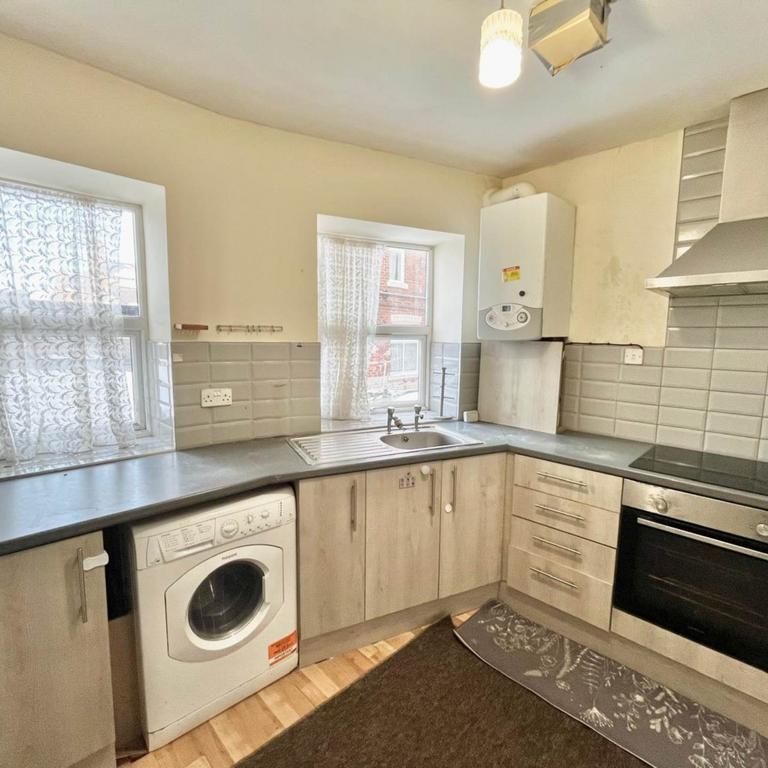 2 bedroom flat to rent - Photo 1