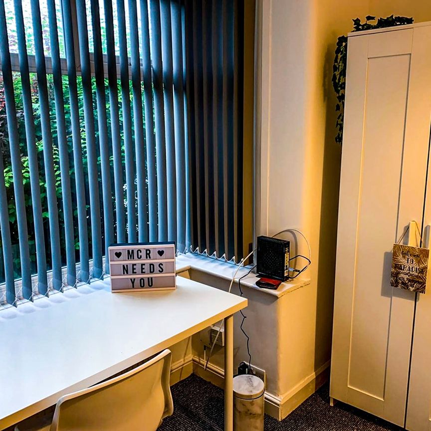 Room in a Shared House, Langworthy Road, M6 - Photo 1