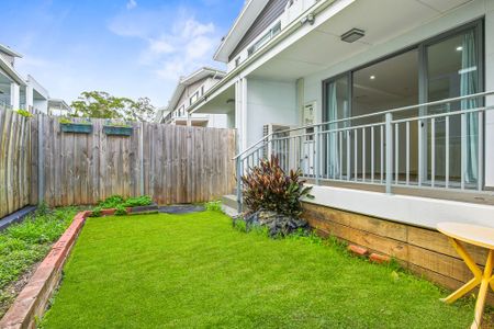 Near New, Sun-Kissed, Private and Stylish Four-Five Bedroom Tri Level Designer Duplex In A Tranquil Setting, Close To All Amenities - Photo 3