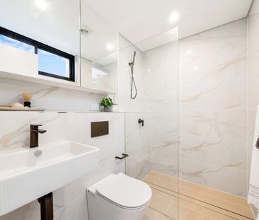 Stunning Designer 4 Bedroom Townhouse with LUG, Ultra Convenient Lo... - Photo 4