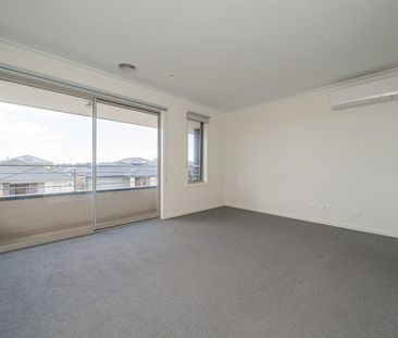 Spacious Home in "Smiths Lane" Estate, Clyde North- Available 12/11... - Photo 3