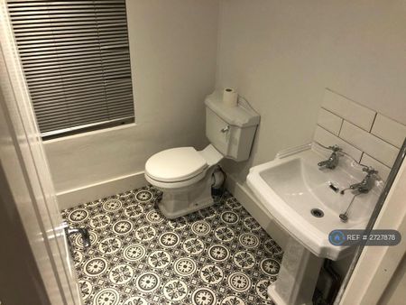 Studio to rent - Photo 5