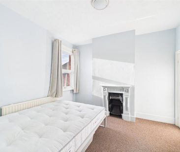 3 bedroom terraced house to rent - Photo 6