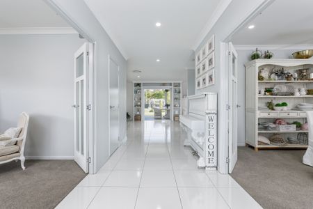 A Home of Distinction - Where Elegance Meets Everyday Life - Photo 2