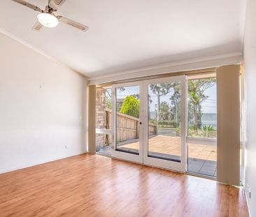 Beachfront in Batehaven - Photo 2