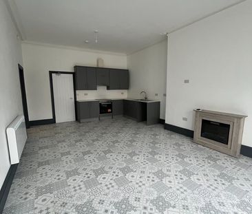 2 Bed Flat, Cambridge Road, BN3 - Photo 4