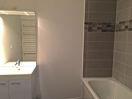 Location Appartement 3 pièces 62m² - Photo 3