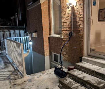 22 Chippingwood Manor #Basement - Photo 4