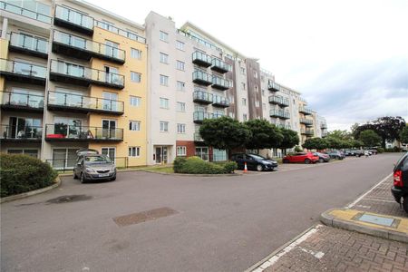 2 Bedroom Flat / Apartment - Admirals House, Gisors Road - Photo 2