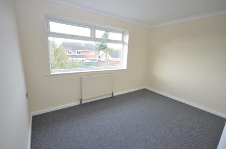 2 bedroom Semi-detached house To Let - Photo 4