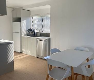 Newly renovated cottage with rural views - Photo 4