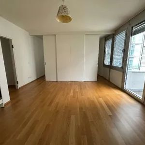 Moderne 2 Zimmer Whg mit Balkon und Tiefgaragenplatz - Foto 1