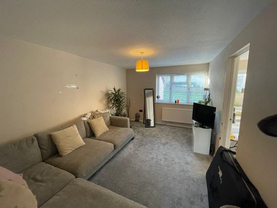 2 Bed Terraced House, Whitehawk Rd, BN2 - Photo 1