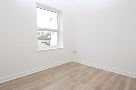 2 bedroom semi-detached house to rent - Photo 4