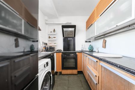 Bevin Court, Islington - Photo 3