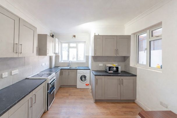 Room in a Shared House, London, E6 - Photo 1