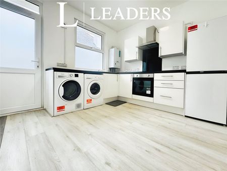 1 bedroom property to rent Priory Crescent, Southend-on-Sea, Essex, SS2 - Photo 2