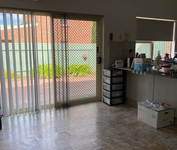 IMMACULATE 2 BR HOMETTE - Photo 5