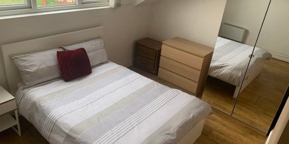 Roundhay Road, Harehills - Photo 3