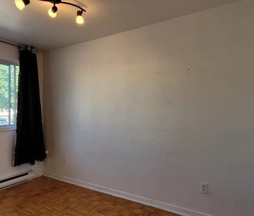4 1/2 Rez-de-chaussé avec entrée indépendante (prop occupants) - Photo 2