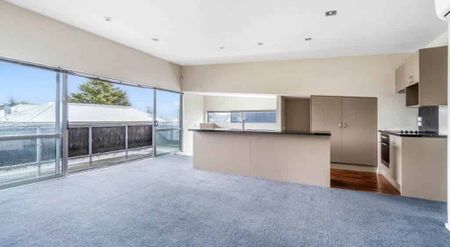 City Fringe Living - Photo 3