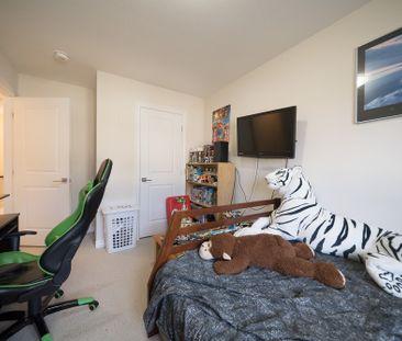 For Lease - 2B Vic Chambers Place, Brant, Ontario - Photo 2