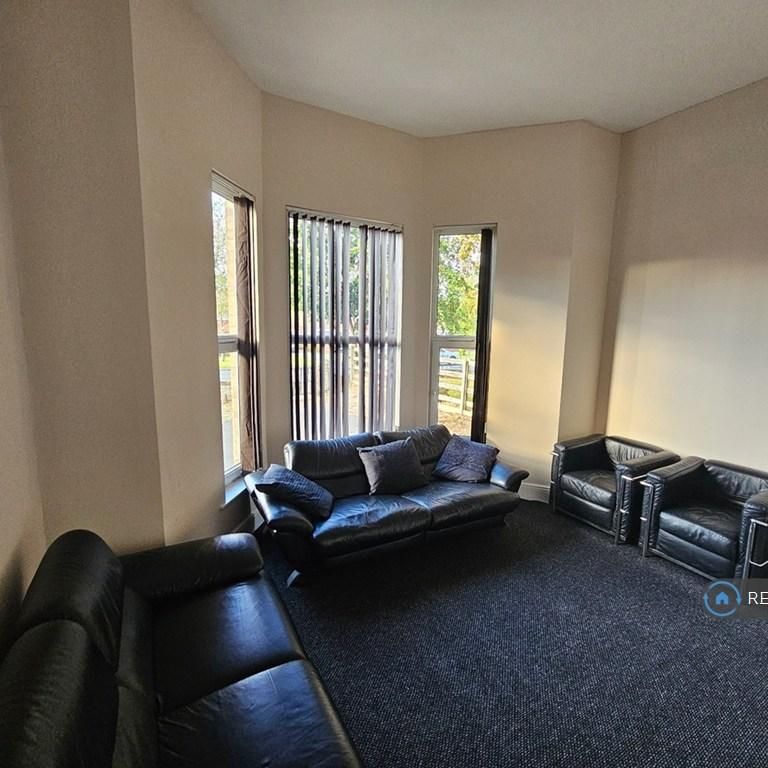 8 bedroom semi-detached house to rent - Photo 1