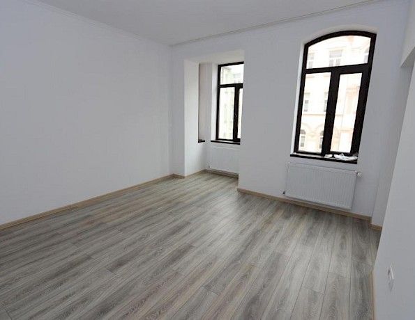 große helle 3 Zimmer Wohnung zentrale Lage mit Balkon - Photo 1