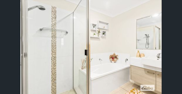 Stylish open plan living in Mayfair Estate! - Photo 1