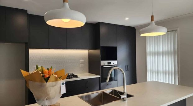 MORRINSVILLE - 4 BEDROOM - Photo 1