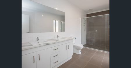 STUNNING STONEHILL - Photo 3