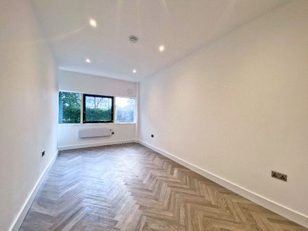 Redfields Lane, Church Crookham, Fleet, Hampshire, GU52 - Photo 2