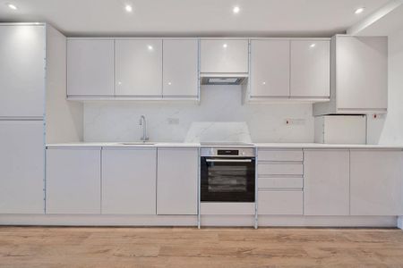 3 bedroom ground floor flat to rent - Photo 4