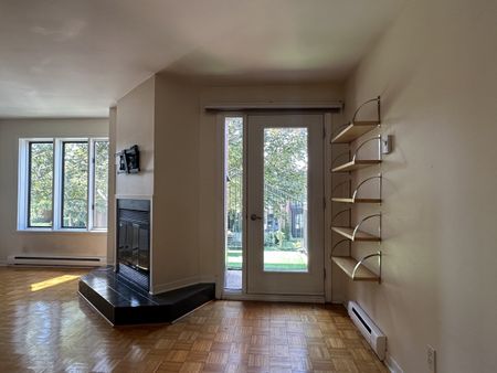 Shop Angus: condo de 2 chambres avec superbe terrasse offert en location semi meublé. - Photo 2