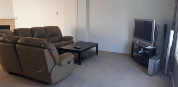 Furnished 3 bedroom 2 Bath home - Photo 2