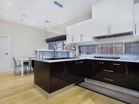 Luxury Contemporary Living in Exclusive Templestowe Pocket - Modern 3-Bedroom Home with High-End Finishes - Photo 3