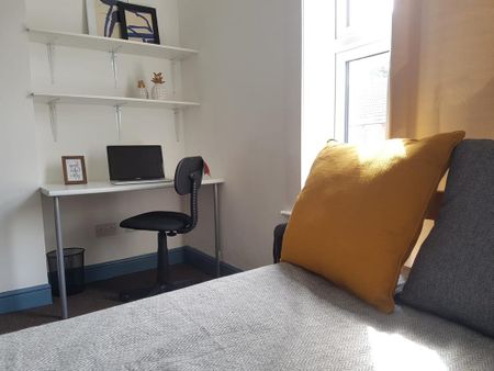 6 bedroom terraced house to rent - Photo 5